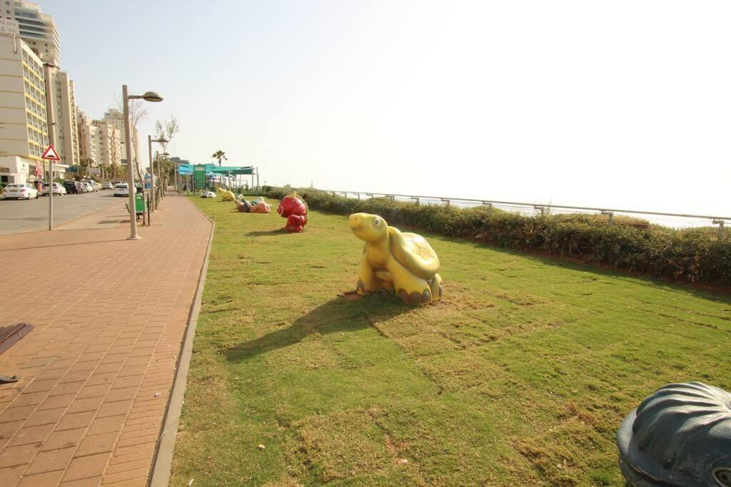 Royal Aparatment On The Sea , Blvd Nitza 34 Netanya Eksteriør billede